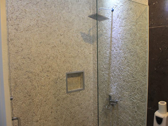 Slice Mosaic Stylish Pebble Tiles in Bathroom Wall